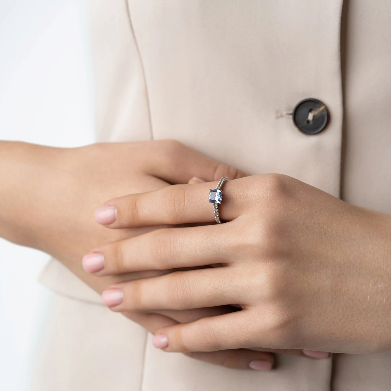 Кольцо (920484Б), белое золото, сапфир гт.